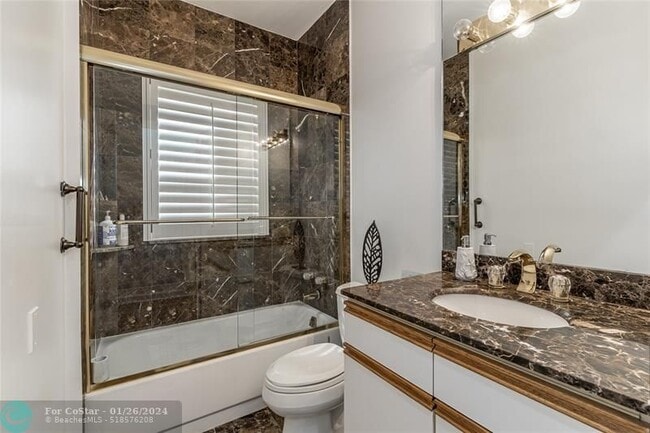 Building Photo - 808 Solar Isle Dr