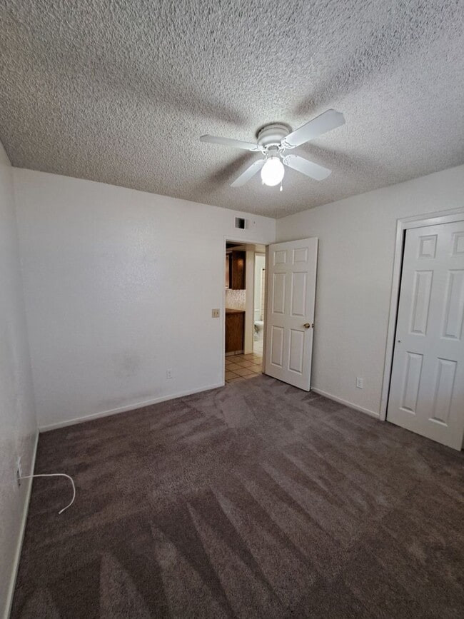 Building Photo - Single Level 3 Bedroom Home Ready to Move in!