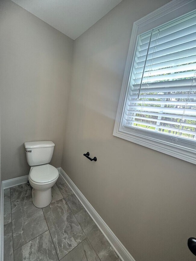 Building Photo - Gorgeous Single Family Home In Clarksville