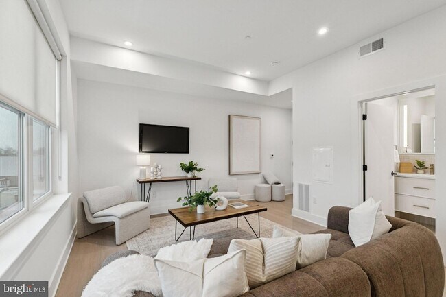 Building Photo - 30 W Allens Ln