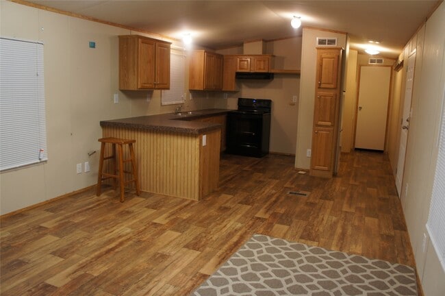 Building Photo - 601 Clear Lake Rd