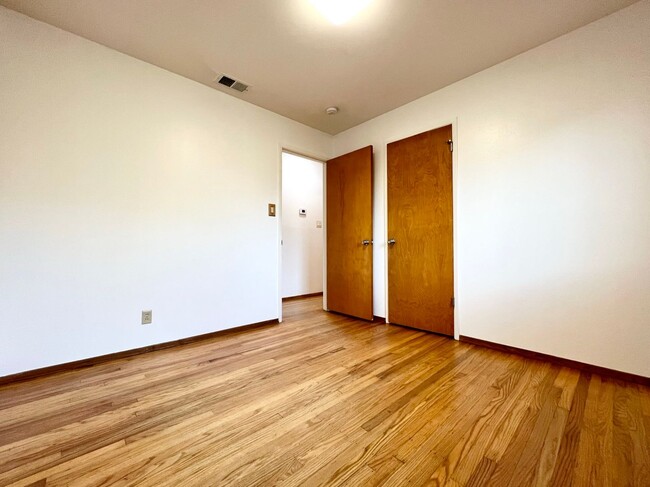 Building Photo - Updated 3-Bed / 2-Bath Single-Family Home!