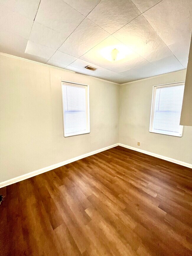 Building Photo - 1729 E Franklin St