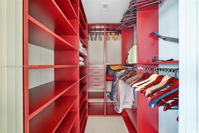 Building Photo - 1000 Venetian Way