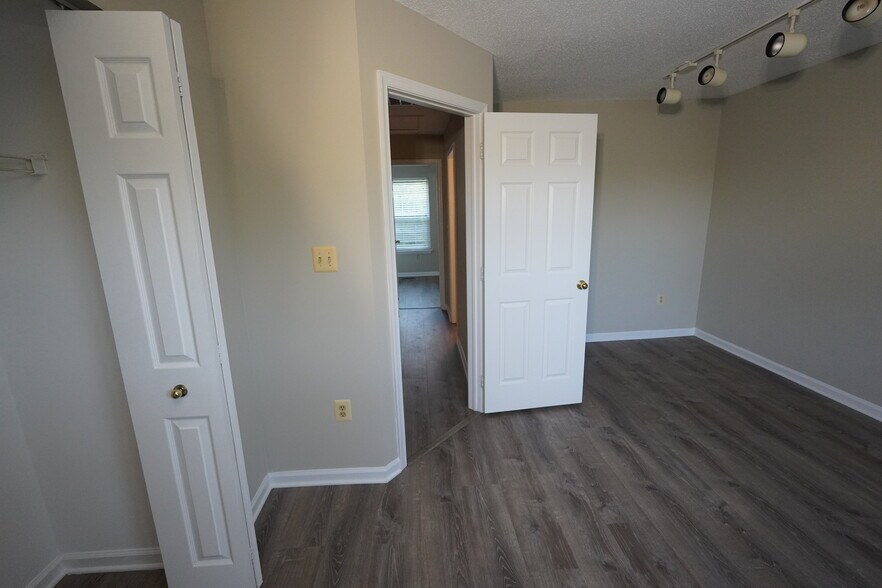 Building Photo - 7480 Catterick Ct