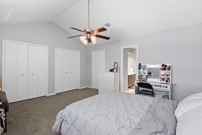 Building Photo - 1011 Fountain View Dr