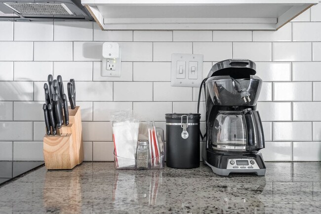 Building Photo - 615 N East St