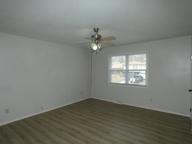 Building Photo - 5045 NE 56th Pl