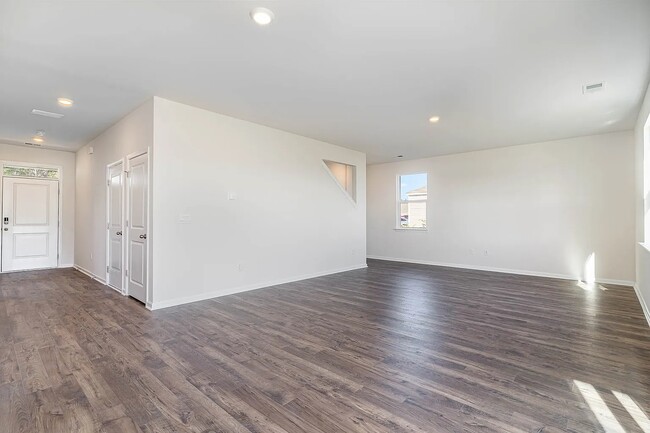 Building Photo - 304 Picnic Basket Pl