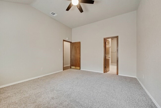 Building Photo - 2618 Trumpet Dr