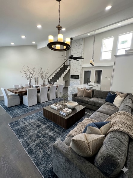 Building Photo - 7215 Holly Hill Dr