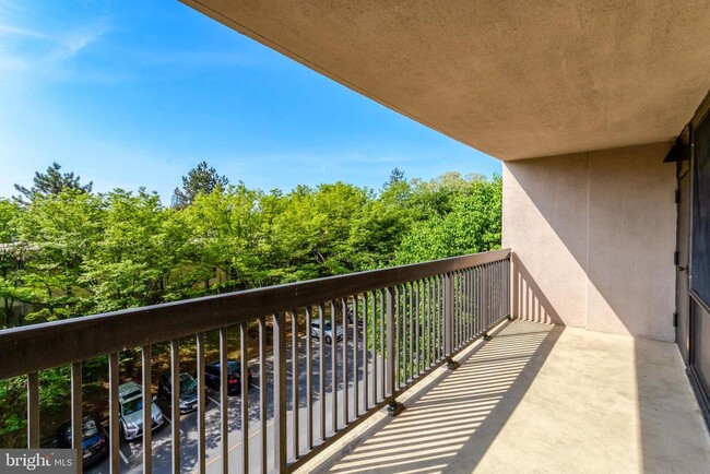 Building Photo - 3713 S George Mason Dr