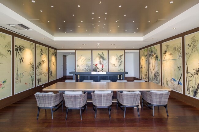 Building Photo - Fully Furnished Luxury Kakaako Living at Symphony 2 Bed, 2 Bath, 2 Parking