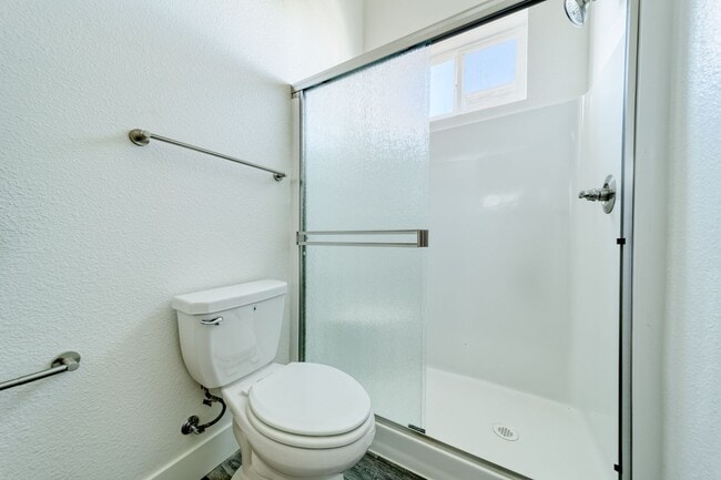 Building Photo - D60