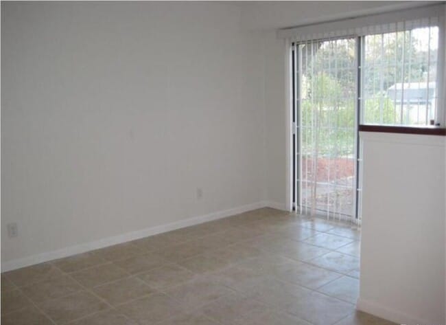 Building Photo - 23672 Londonderry Dr