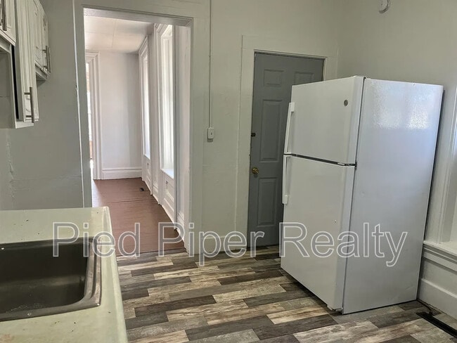 Building Photo - 404 E Prospect Terrace