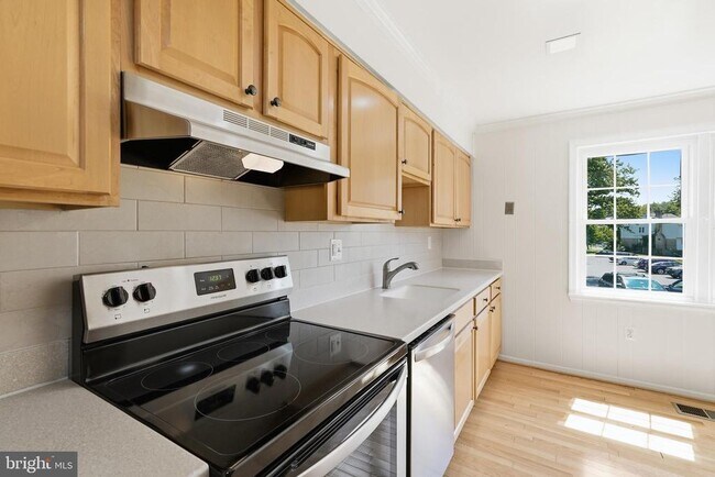 Building Photo - 6002 Mardale Ln