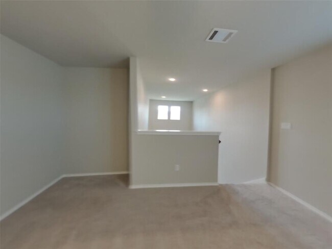 Building Photo - 5200 Saddle Clb Dr