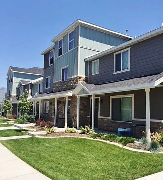 Building Photo - 3 Bed 2.5 Bath Town Home in Vineyard for Rent