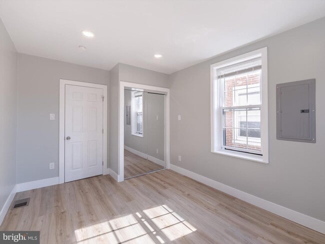 Building Photo - 672 N 19th St