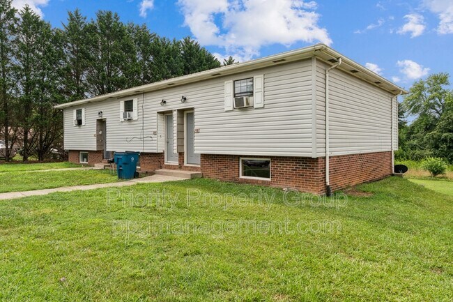 Building Photo - 218 Lovelace Rd