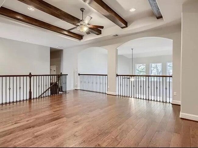 Building Photo - 8715 Vantage Point Dr