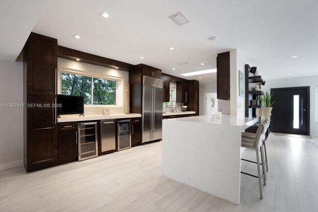 Building Photo - 7910 Hawthorne Ave