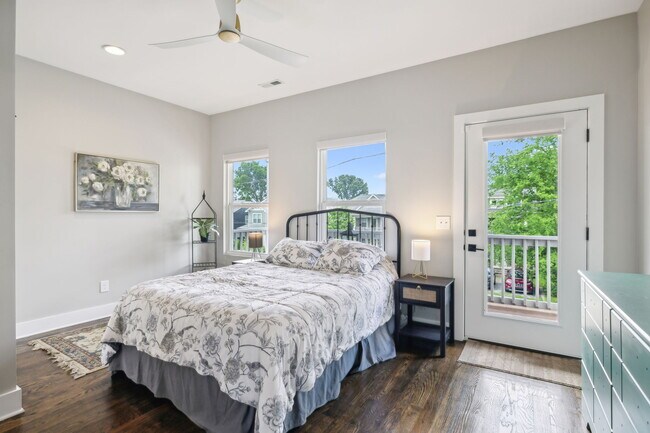 Building Photo - 6216B California Ave