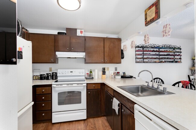 Building Photo - 3846 D Pl SE