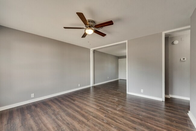 Building Photo - 111 Kelly Ln