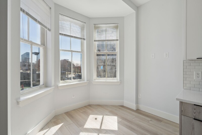 Building Photo - 3439 Lancaster Ave