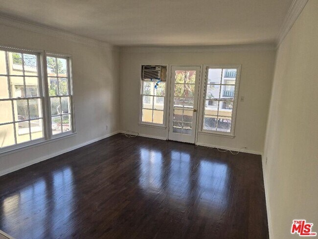 Building Photo - 8561 Holloway Dr