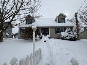Building Photo - Spacious Three Bedroom Home with Central Air