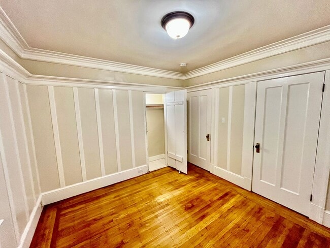 Building Photo - PM0206