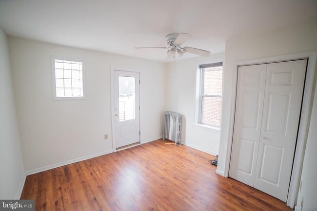 Building Photo - 2422 Poplar St