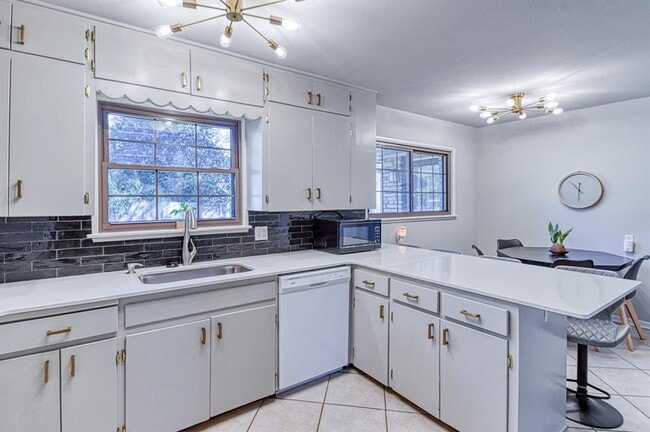 Building Photo - 1221 Cruce St