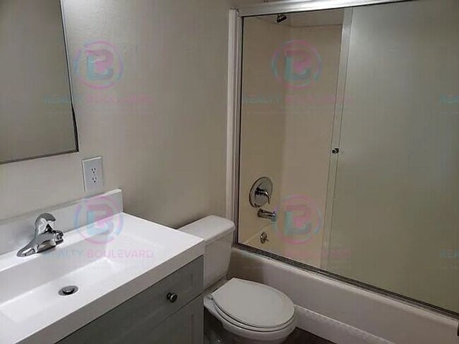 Building Photo - Spacious 2 Bed, 2 Bath Apartment with Private Patio