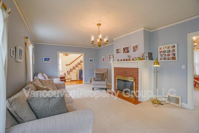 Building Photo - 309 W 37th St