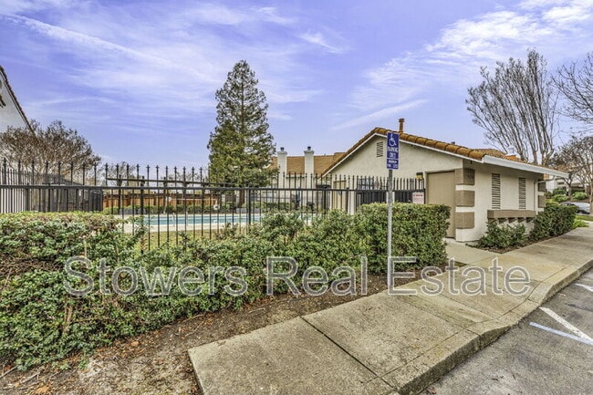 Building Photo - 309 Cam Arroyo