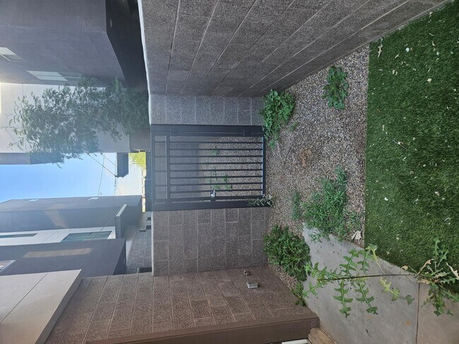 Building Photo - 283 S Roosevelt St