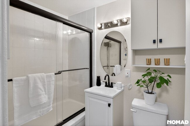 Building Photo - Charming Studio Condo in Denver