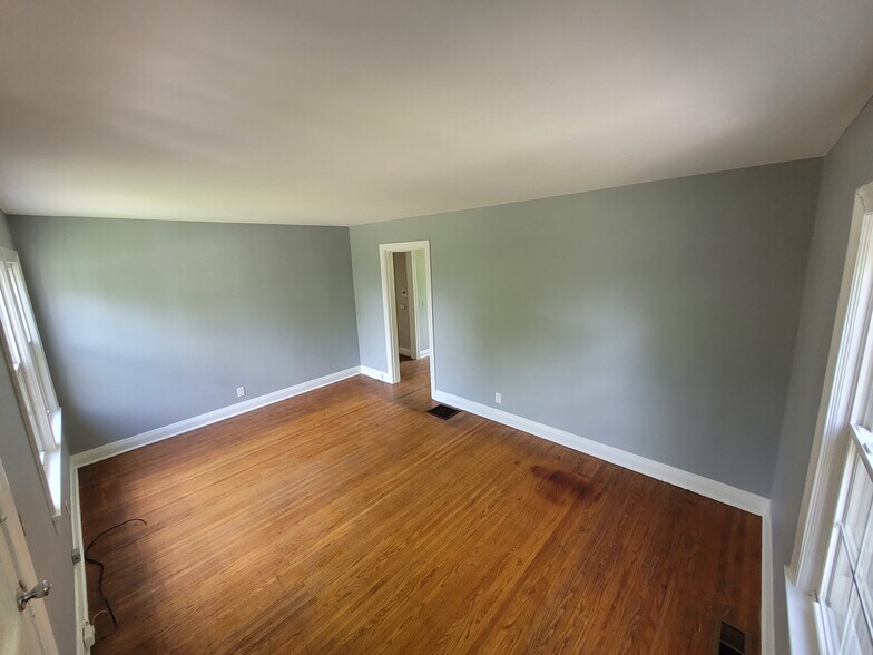 LR 1 - 8011 Greenway Dr