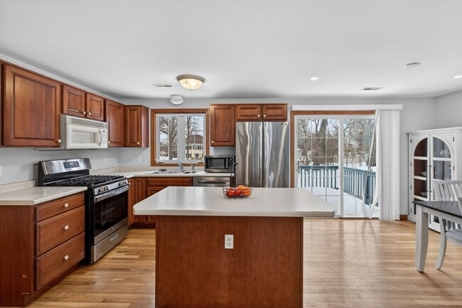 Building Photo - 23 Cady St