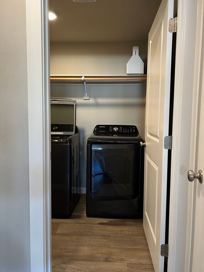 Building Photo - 3 Bedroom, 2 Bath Home  Built in 2022 - Po...