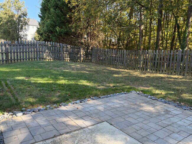 Building Photo - 10208 Roundleaf Dr