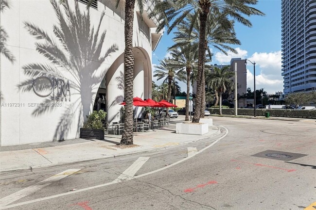 Building Photo - 1750 N Bayshore Dr