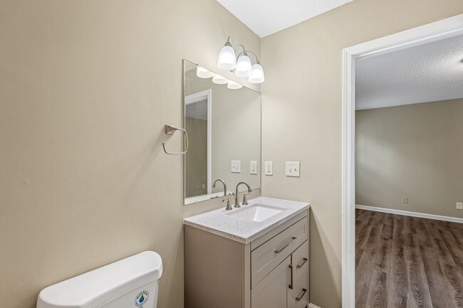 Building Photo - Welcome to this charming 4 bedroom, 2 bathroom home located in Greensboro, NC.