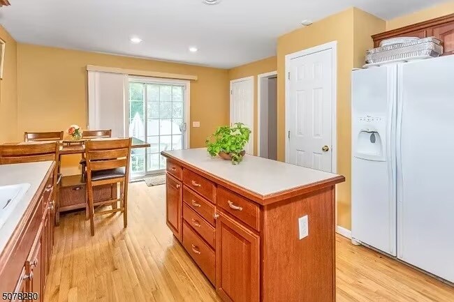 Building Photo - 112 Peapack Rd