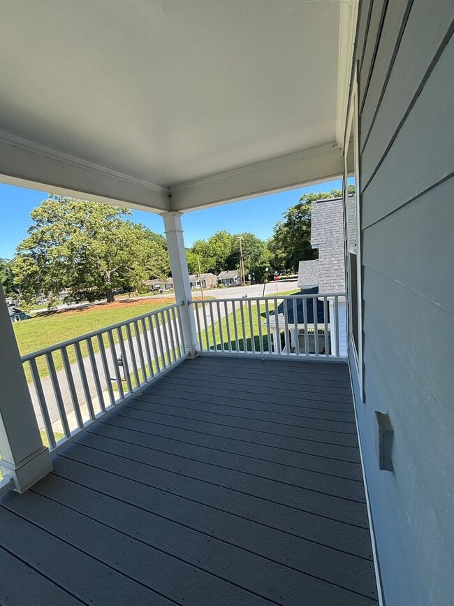 Building Photo - Beautiful 3 Bedroom, 2 Bathroom Stacked Duplex in Anderson, SC