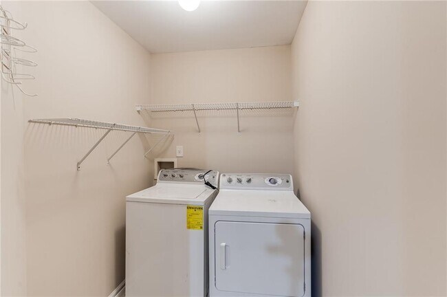 Building Photo - 1817 Waterside Dr